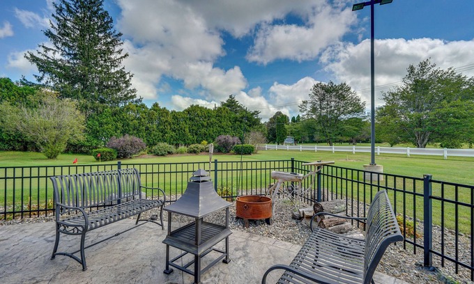 Buskirk Cottage | Buskirk Vacation Rental w/Deck & Putting Green!