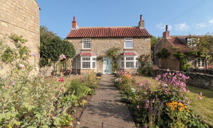 Lockton Cottage | BUTE COTTAGE, pet friendly, character holiday cottage in Pickering