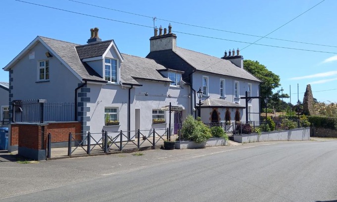 Broadway Bed & Breakfast | Butlers (St Ivers House)