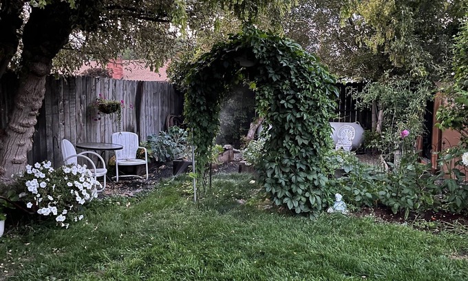 Dorris Bed & Breakfast | Butte Valley Bed and Breakfast