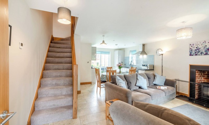 Redlynch Cottage | BUTTERCUP COTTAGE, family friendly, with open fire in Redlynch