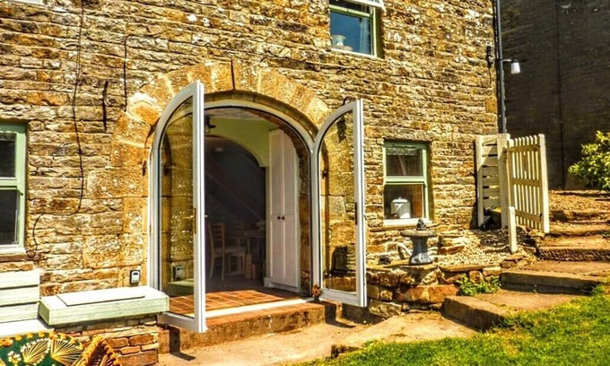 Wearhead Cabin | Butterfly Lodge, Cosy December get away in this snug converted rural cart house