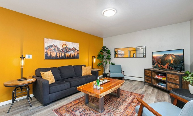 Old Town Condo | Butterscotch Suite | Old Town Stay w/Sunny Style