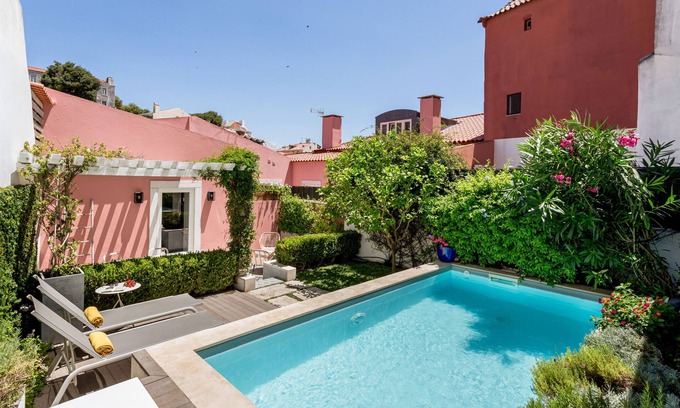 Socorro Apartment | By the Castle | LUXURIOUS, PRIVATE GARDEN & HEATED SWIMMING POOL