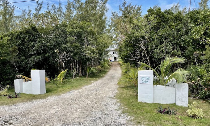 Tarpum Bay House | By The Sea - Seaside paradise, newly renovated & furnished