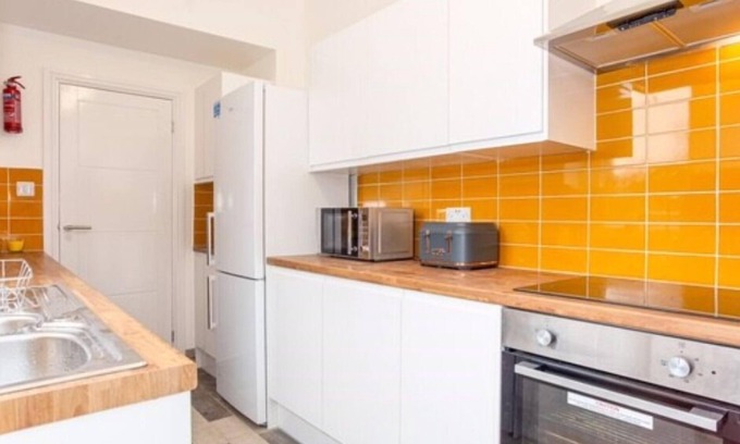 North Wheatley House | ByEvo Darwin House - 4 bed 2 bath House great for Contractors or Families