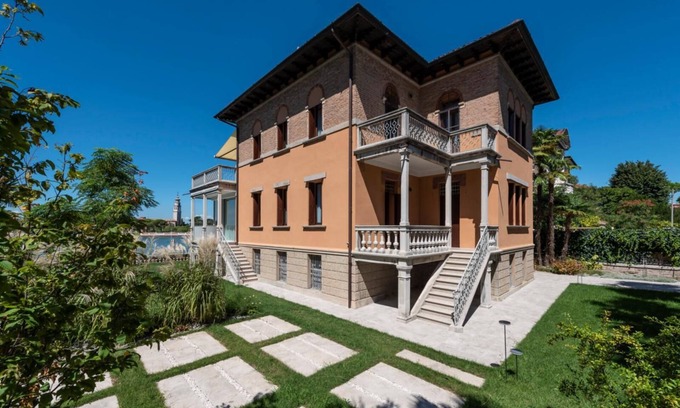 Santa Maria in Stelle Apartment | Ca’ delle Contesse Luxe Waterfront Liberty Villa