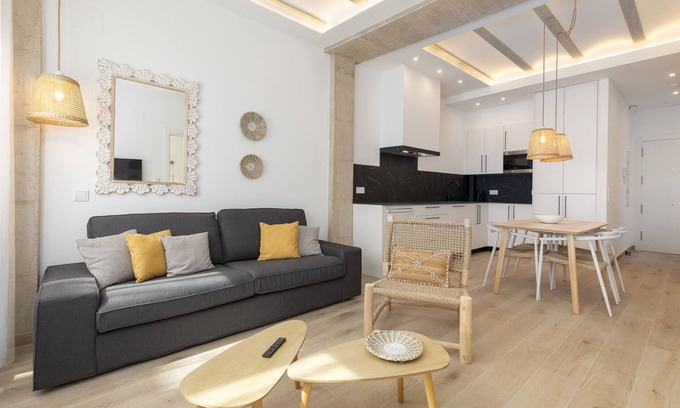 El Cabanyal Apartment | Ca La Leni Beach II. WiFi + Air Conditioned