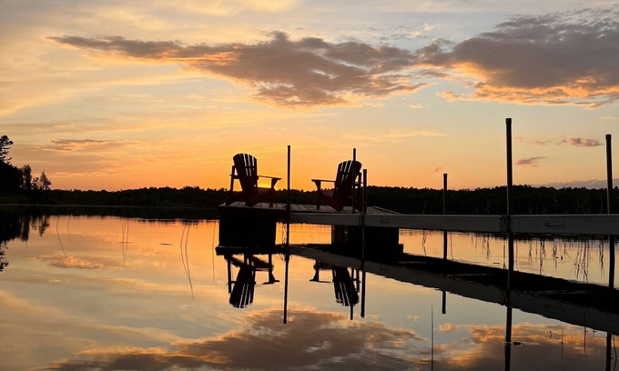 Leeds and the Thousand Islands Cottage | Serenity Awaits you at Grippen Lakehouse (Lakefront)