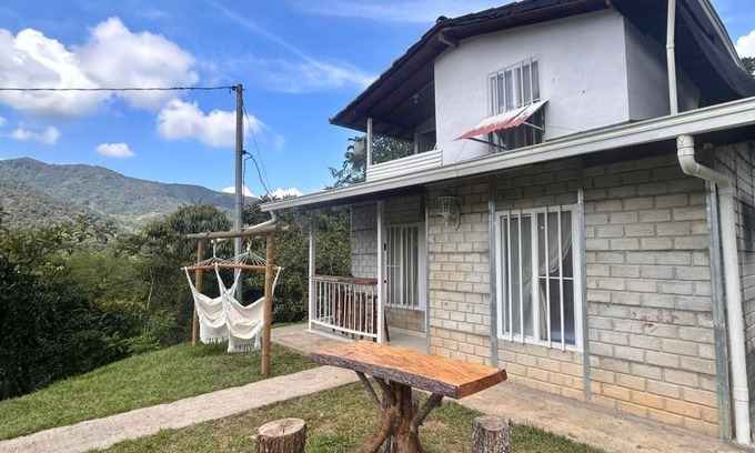 San Rafael Cottage | Cabaña Acogedora con WIFI y Vista a las Montañas