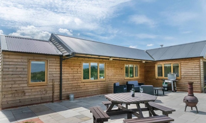 Graig Ski Chalet | Caban Cwm Hedd in the beautiful Bassaleg