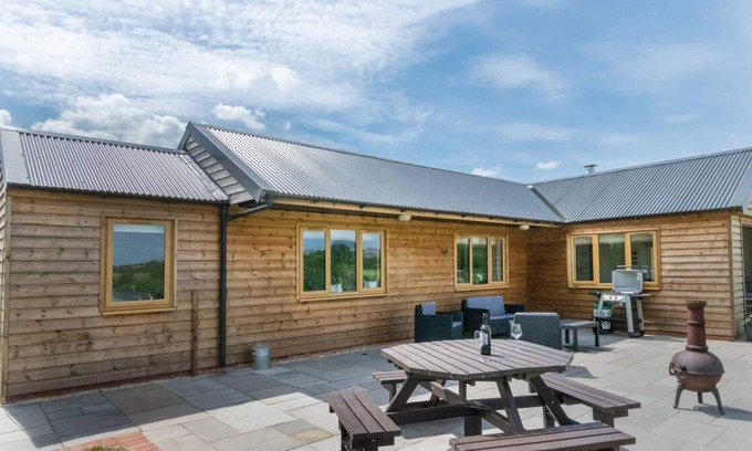Graig Ski Chalet | Caban Cwm Hedd in the beautiful Newport