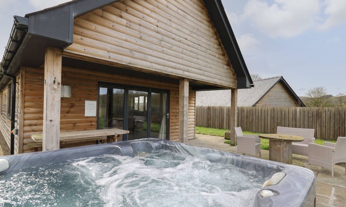 Rhayader Cottage | CABAN DULAS, pet friendly, luxury holiday cottage in Rhayader