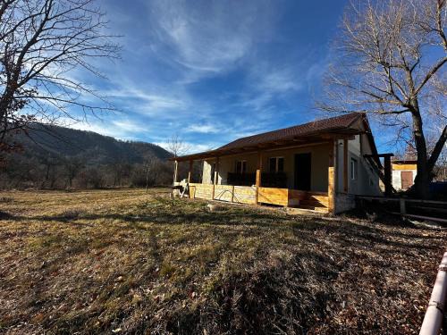 Iablanita House | Cabana de la Sat