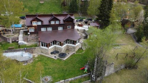 Riu de Mori House | Cabana Floare de stâncă Retezat cu Ciubar in pădure