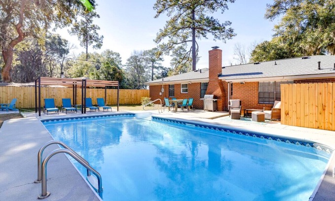 Savannah House | Cabana Savannah - Pool & Hot Tub Retreat