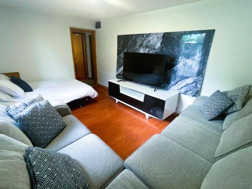 Bridgeland Apartment | Cabernet Sauvignon Escape