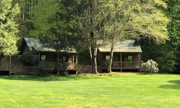 Rabun Gap Cabin | Cabin 1 bed,1 bath hillside with beautiful sunrises and sunsets overlooking lake