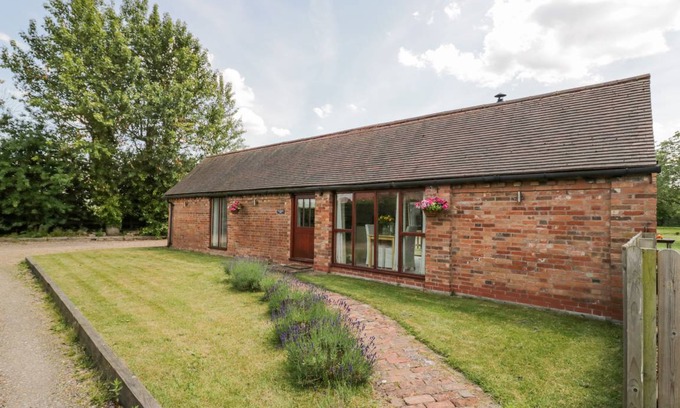 Uckington Cottage | Cabin ∙ 1 bedroom ∙ 2 guests