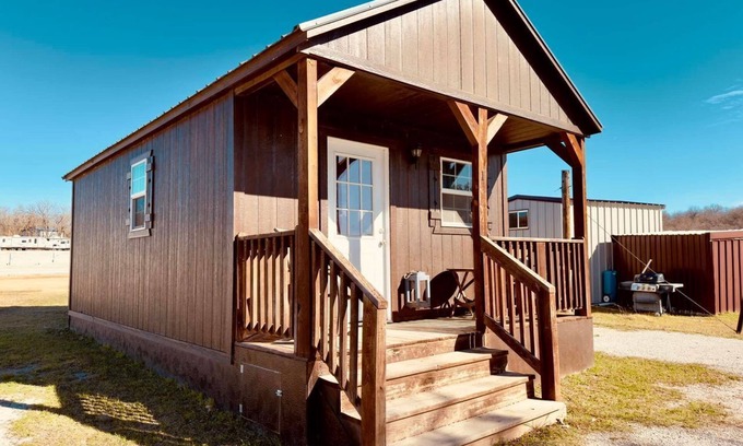 Bridgeport Resort | Cabin 1: Your Secluded Lakeside Escape in Bridgeport, TX