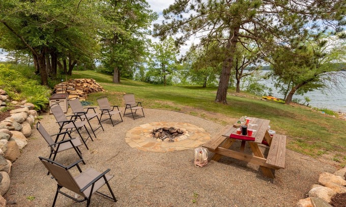 Walker Cabin | Cabin 105 - Pet Friendly/Open Loft/Modern, Clean, Comfortable