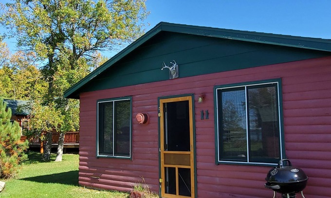 Gould City House | Cabin 11-The Fox Den at Sunset Pines Resort