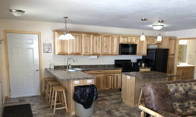 Hines Resort | Cabin 14 Lakefront Family/Pet Friendly Resort Amenities Fishing Dock