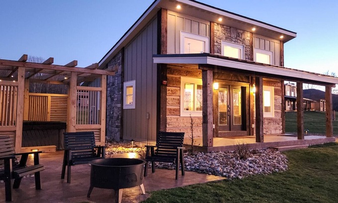 Timberline Cabin | Cabin 16 One Bed Modern Luxury w Hot Tub