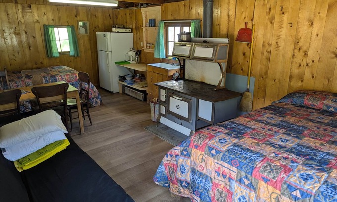 Bellvue Cabin | Cabin 3 at Sportsman’s Lodge, Rustic Cabin 3 at Sportsman's Lodge