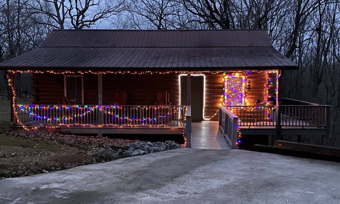 Lookout Mountain House | Cabin 3 is a Quiet log Cabin on Lookout Mountain 2 bedroom 2 bath