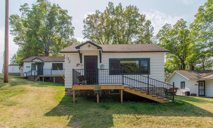 Longville Cabin | Cabin 3, Lien's Resort, Up North Cabin on Leech Lake, Fishing, Swimming, Boating