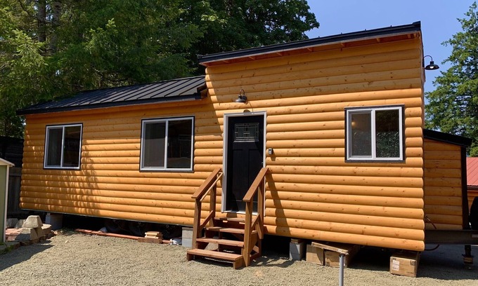 Matlock Cabin | Cabin #4 Lake Nahwatzel Resort - New Tiny Cabin!