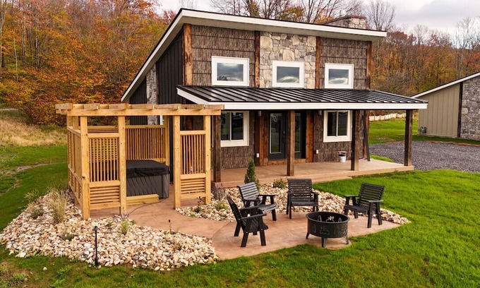 Timberline Cabin | Cabin 4 Two Bed Modern Luxury w Hot Tub