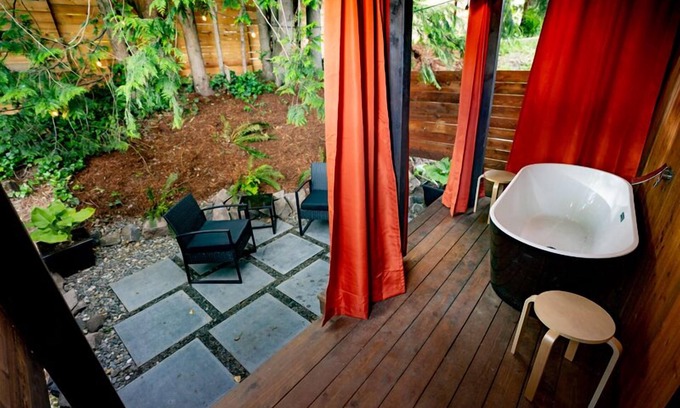 Stevenson Cabin | CABIN 4 WITH OUTDOOR BATHTUB