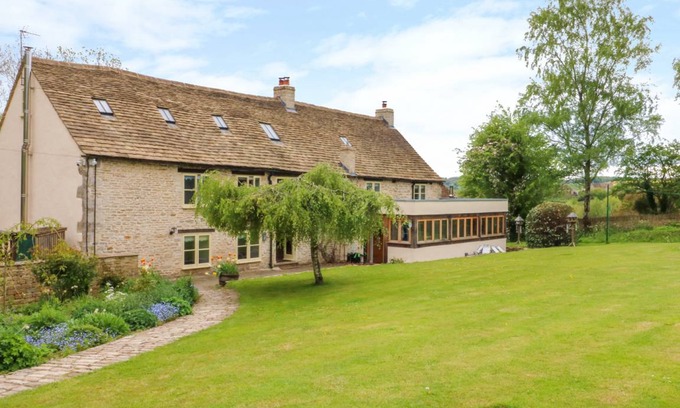 Inchbrook Cottage | Cabin ∙ 5 bedrooms ∙ 10 guests