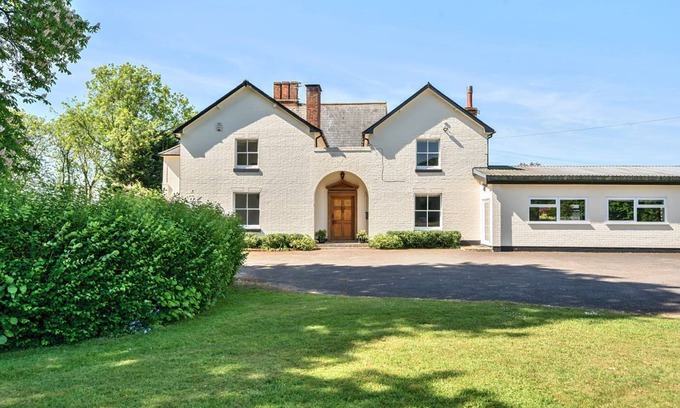 Bedingfield Cottage | Cabin ∙ 6 bedrooms ∙ 14 guests