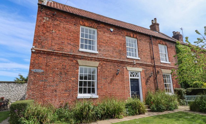 Reighton Cottage | Cabin ∙ 6 bedrooms ∙ 15 guests