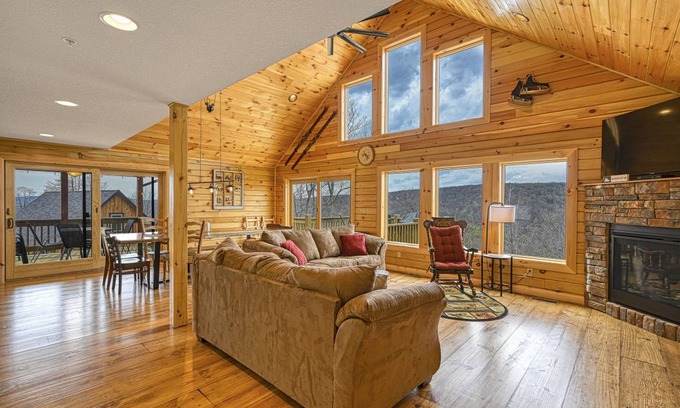 McHenry Cabin | Cabin ∙ 6 bedrooms ∙ 14 guests