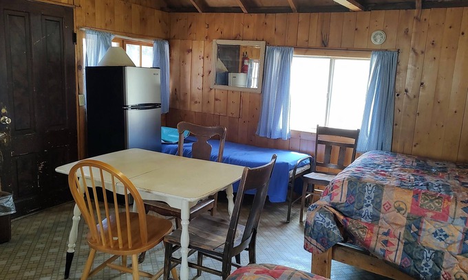 Bellvue Cabin | Cabin 7 at Sportsman's Lodge