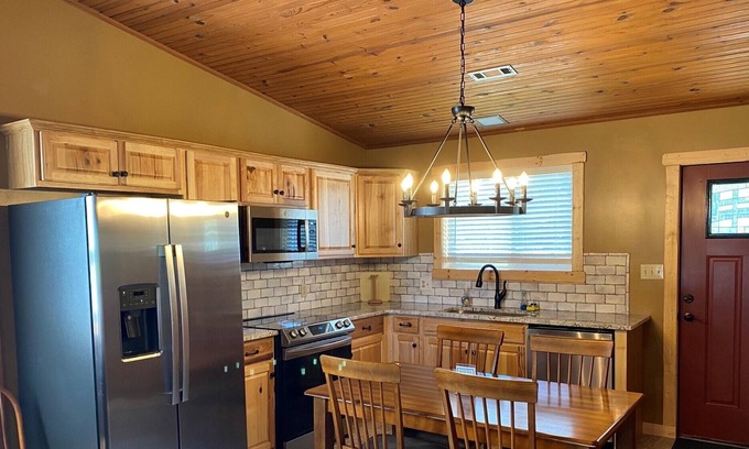 Oakland Cabin | Cabin 7 two bedroom pool & dock access
