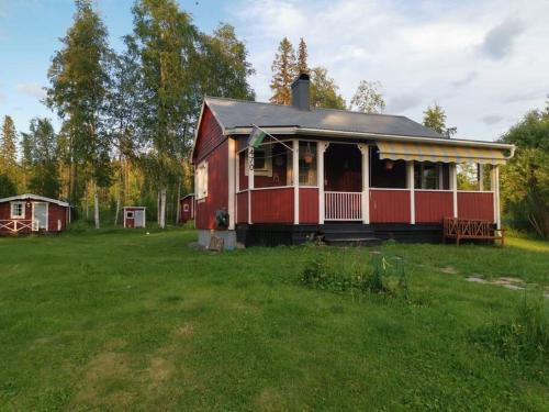 Ostersund Municipality House | Cabin 70m from lake. Big garden