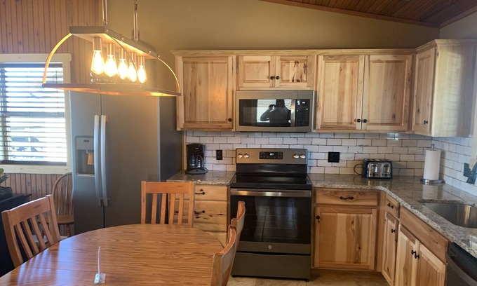 Oakland Cabin | Cabin 8 - Beautiful Cabin overlooking Bull Shoals Lake