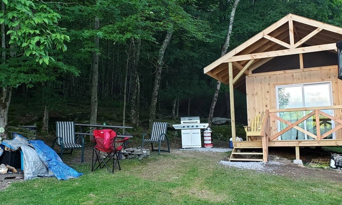 Jeffersonville Cabin | Cabin by the Rocks 12 x12 rustic cabin