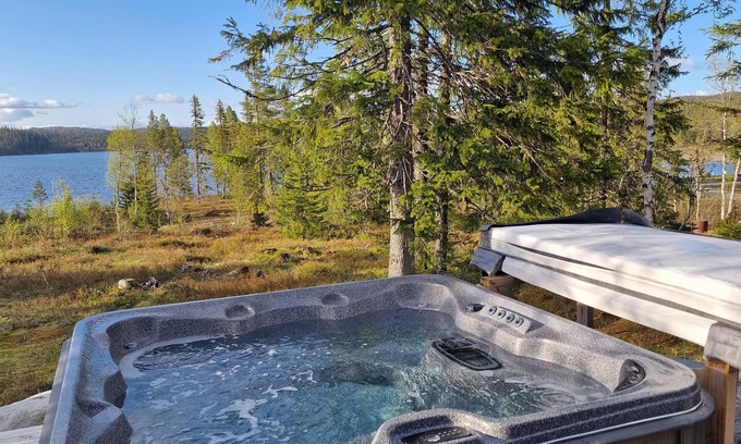Verdal Cabin | Cabin by the water – Jacuzzi & electric bicycles included