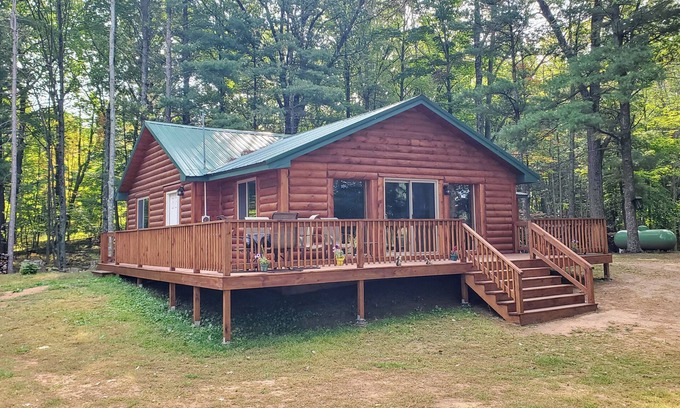 Ingalls Cabin | Cabin getaway on the Menominee River