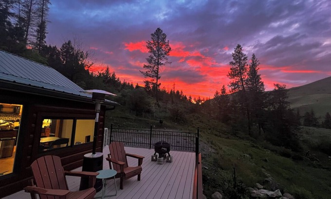 Union House | Cabin - Hot Tub - View - Abundant Wildlife - Private - 120 Acres - River -Spring
