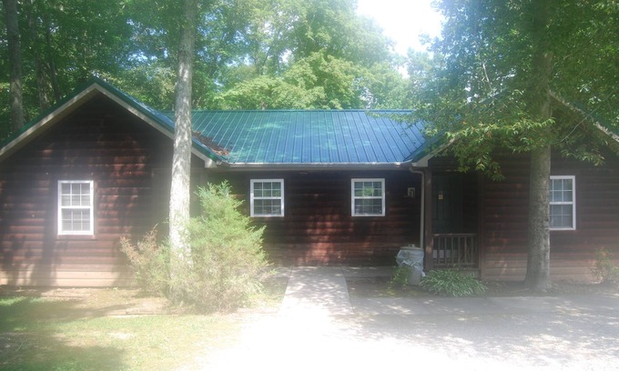 Russell Springs Cabin | Cabin in the Woods @ LakePointe Resort - no cleaning fees! Cabin B