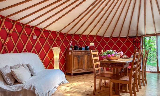 Boisset House | Cabin 'La Passionata' with Private Terrace, Shared Garden and Air Conditioning