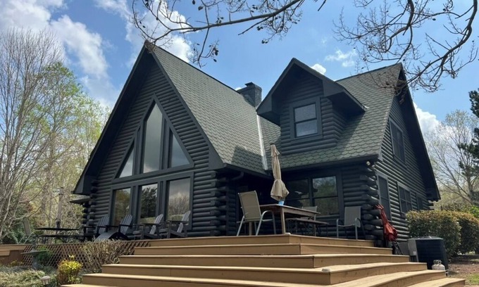Inman House | Cabin Lodge on Lake Bowen w/lake access