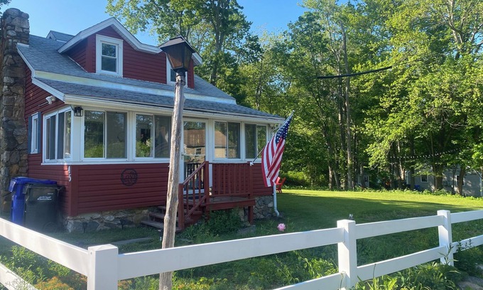 Coventry Lake House | Cabin Love at the Lake